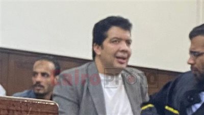 أول ظهور لمدير أعمال حلمي بكر خلال محاكمته بتهمة الاستيلاء على أمواله |صور 