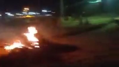 السيطرة على حريق تريلا محملة بالتبن خلال سيرها على طريق إسنا بـ الأقصر| بث مباشر