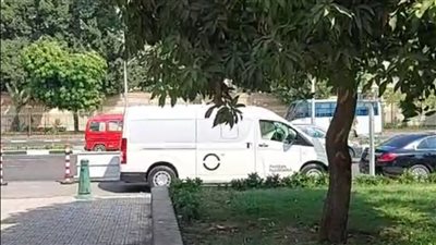 وصول جثمان والد الفنان لؤي عمران إلى مسجد عمر بن عبد العزيز بمصر الجديدة لصلاة الجنازة عليه