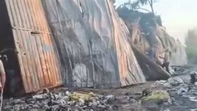 بسبب ماس كهربائي.. تفاصيل نشوب حريق داخل مصنع قطن في المحلة | بث مباشر