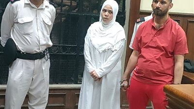 المتهم الرئيسي في قضية مقتل اللواء اليمني من داخل قفص الاتهام: قتلته لأنه كان بيشتري بنات 