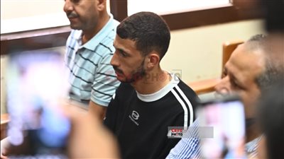 وصول اللاعب أحمد فتوح لحضور جلسة محاكمته في قضية القتل الخطأ وتعاطي المخدرات 