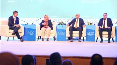 مساعد رئيس هيئة البترول: التحول الرقمي أصبح مطبقا بجميع أنشطة القطاع