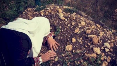 تفسير حلم موت الزوج وعدم البكاء عليه.. دلالة على الرضاء في الحياة