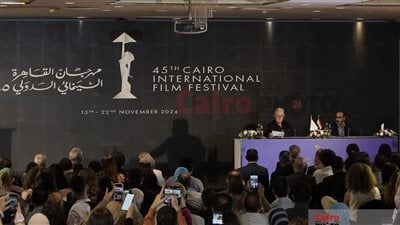 غرضنا الجمهور يشوف تاريخ السينما الحقيقي.. حسين فهمي يكشف الأفلام المرممة في الدورة 25 لمهرجان القاهرة السينمائي| بث مباشر