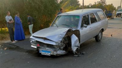 من أسرة واحدة.. إصابة 4 أشخاص في حادث تصادم بقنا| صور