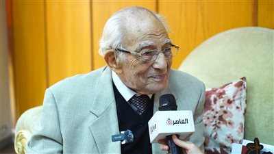 رشوان توفيق: مشهد التطرف الديني لياسمين عبد العزيز في فيلم الثلاثة يشتغلونها أروع مشاهدها.. وبحس إنها بنتي التانية
