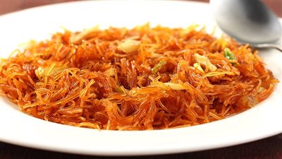 طريقة عمل الشعرية بالسكر.. وصفة اقتصادية بطعم الحلويات الجاهزة