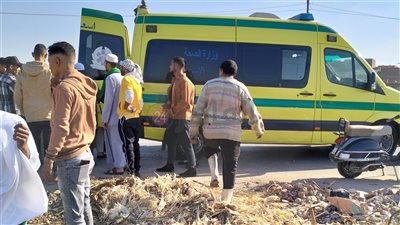 مصرع 3 أشخاص وإصابة 15 آخرين إثر انقلاب سيارة أجرة بالفيوم