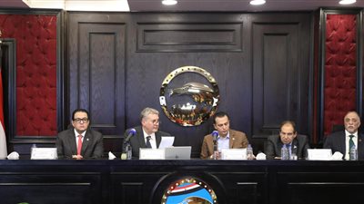  رئيس هيئة البترول: إنشاء مستودعات تخزين للوقود بمنطقة رأس شقير بالبحر الأحمر