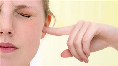 علاج انسداد الأذن في المنزل بعدة خطوات.. أبرزها مناورة فالسالفا