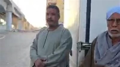دهسه القطار خلال ذهابه للمدرسة.. أسرة التلميذ المتوفى بقنا: محتاجين عامل يقف على المزلقان| بث مباشر 