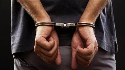 تفاصيل القبض على ممثل شاب بحوزته هيروين في الجيزة | بث مباشر 