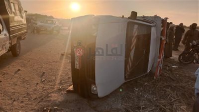 إصابة 8 أشخاص إثر اصطدام أتوبيس مع 3 سيارات بطريق إسكندرية مطروح