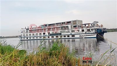 شحوط باخرة سياحية تقل 59 سائحًا أجنبيا بنهر النيل في المنيا