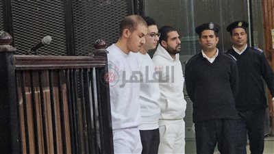 نزيف دموي حاد وقطع في الرئتين.. الطب الشرعي يكشف تفاصيل مقتل نجل سفير سابق بالشيخ زايد أمام المحكمة