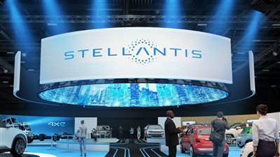 ستيلانتس تستدعي 375 ألف سيارة جيب بسبب مخاطر الحرائق