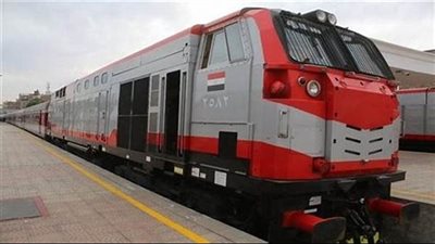 السكة الحديد تدفع بجرار لتسيير الحركة بعد تعطل قطار روسي ببني سويف | بث مباشر