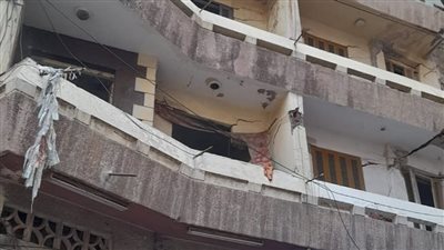 به تصدعات ويقطنه 4 أسر.. إخلاء عقار آيل للسقوط من السكان بمنطقة شبرا 