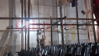 العمل مستمر على قدم وساق.. لقطات من بناء وتحضيرات مسرح نقابة المهن التمثيلية بالإسكندرية