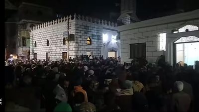 تشييع جثامين 3 أشخاص من عائلة واحدة لقوا مصرعهم في حادث سير بسوهاج| صور