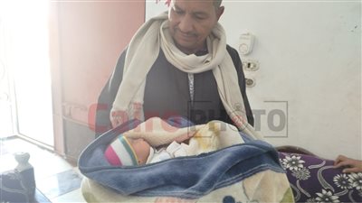أيلين من قنا.. أسرة أول مولودة بالعام الجديد: ترتيبها الخامس بين أشقائها ووشها حلو علينا | بث مباشر