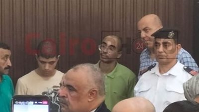 وسط تشديدات أمنية.. وصول المتهمَين بإنهاء حياة طفل شبرا الخيمة للمحكمة | بث مباشر