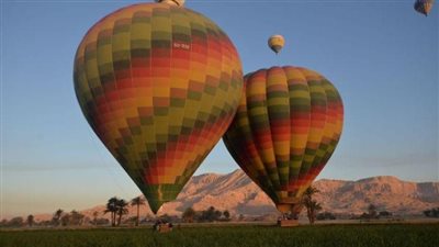 إلغاء رحلات البالون الطائر في الأقصر اليوم بسبب سرعة الرياح | بث مباشر