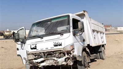 خلال عملهم.. إصابة 4 موظفين بمحلية نجع حمادي إثر انقلاب سيارة نقل بقنا 