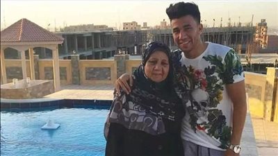 محافظ كفر الشيخ ينعى والدة لاعب منتخب مصر محمود حسن تريزيجيه
