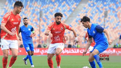 القنوات الناقلة وموعد مباراة الأهلي وسموحة في الدوري المصري.. لقاء ناري للأحمر