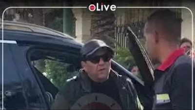 تأثر نجله.. انتهاء صلاة الجنازة على والد زوجة الفنان محمد فؤاد من مسجد الرحمن الرحيم| فيديو