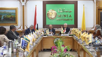 رئيس جامعة المنيا: صرف 2000 جنيه مكافأة لأعضاء هيئة التدريس والعاملين بقطاعي التعليم والمستشفيات