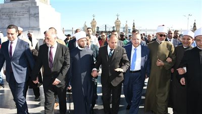 وزير الأوقاف ومفتي الجمهورية يقودان مسيرة احتفالية لحفظة القرآن الكريم في بورسعيد