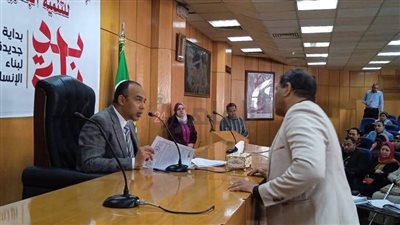 نائب محافظ المنيا يناقش استكمال مشروعات البنية التحتية ورصف الطرق