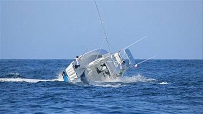 إنقاذ 4 بحارة.. عمليات بحث مستمرة للبحث عن شخصين في موقع غرق مركب بالبحر الأحمر | بث مباشر