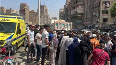 خبطهم وجري.. شاهد عيان يروي تفاصيل دهس مُسن وصغيرة أمام مدرسة بحدائق الأهرام
