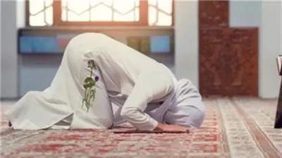 هل يجب على المرأة الأذان والإقامة للصلاة في المنزل؟.. أمينة الفتوى تجيب