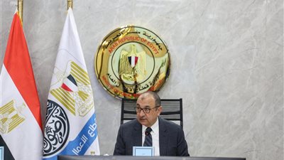 وزير قطاع الأعمال يتابع إنتاج وتأهيل مصنعي الأتوبيس وسيارات الركوب