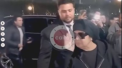 منهم فيفي عبده وطارق لطفي.. نجوم مسلسل العتاولة يؤدون واجب العزاء في والدة باسم سمرة |بث مباشر 