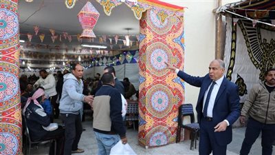 محافظ المنيا يشارك 500 مواطن من ضيوف مائدة الإفطار الرمضانية