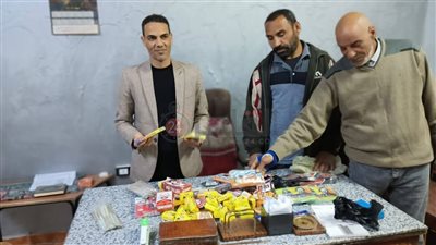 بينها 157 صاروخًا.. ضبط 136 مخالفة تموينية ومنع بيع الألعاب النارية بالمنيا