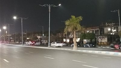 عطل مفاجئ في المحول الرئيسي يحول ممشى النخيل السياحي في السويس إلى ظلام