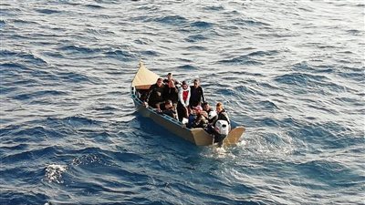 تفاصيل إحباط محاولة هجرة غير شرعية لـ 42 شخصًا ببورسعيد | بث مباشر