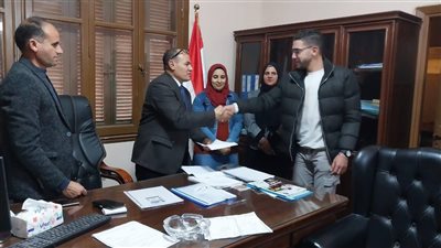 منها لذوي الهمم.. وزارة العمل تسلم عقود عمل جديدة لشباب بالقاهرة | صور
