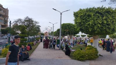 كورنيش المنيا يكتسي بالبهجة.. المواطنون يحتفلون بثاني أيام العيد على ضفاف النيل