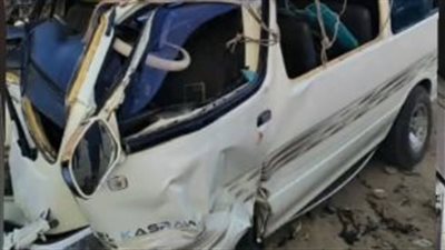 تفاصيل إصابة 11 شخصًا إثر انقلاب ميكروباص في البحيرة | بث مباشر