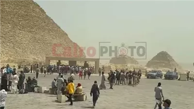 يعمل على تسهيل الزيارات.. بدء التشغيل التجريبي لمدخل الأهرامات بطريق الفيوم|بث مباشر 