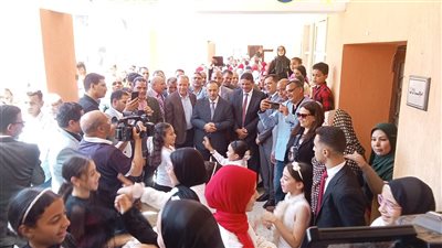 محافظ أسيوط يزور قرية بني عدي في ذكرى العيد القومي ويشيد بتضحيات أبنائها 