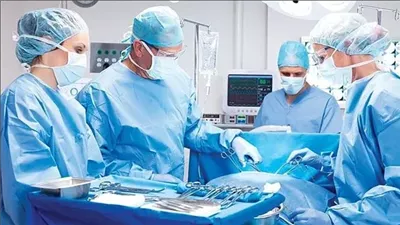 البصة في وشهم بتشفي العليل.. الأطباء تحيل طبيبا للتحقيق بعد حديثه عن الممرضات |بث مباشر 